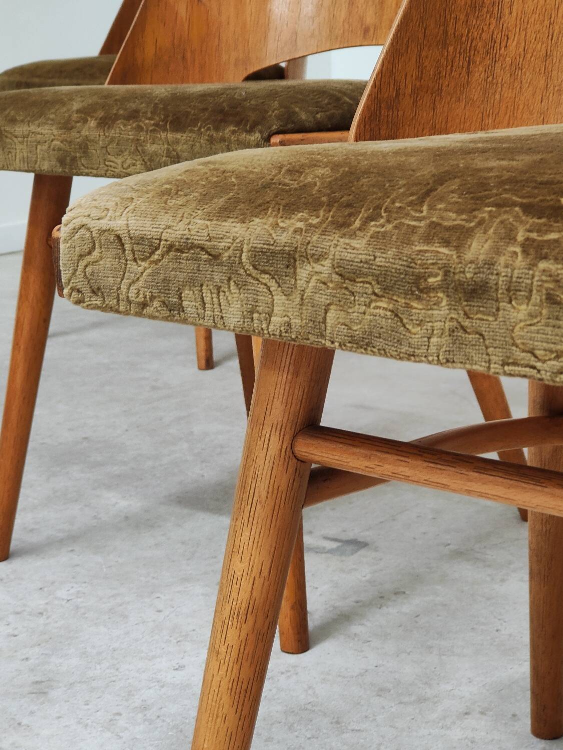 Set of 4 chairs model 514 by Radomir Hofman for Ton 1960