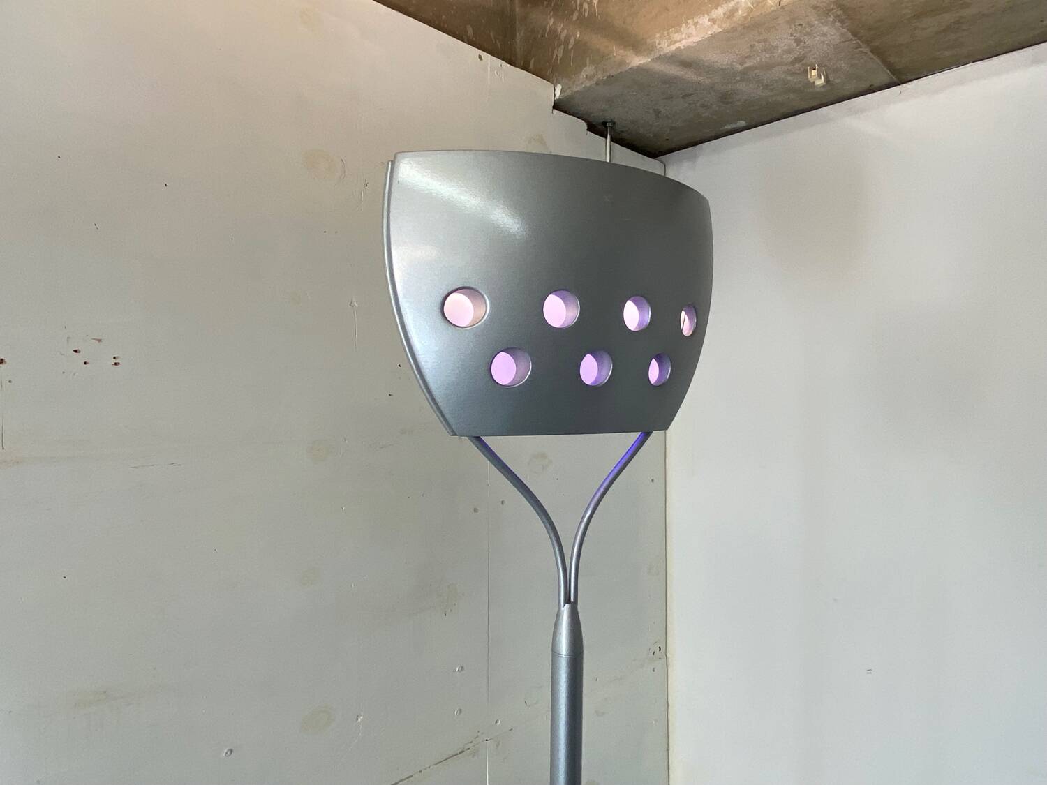 Lampadaire Moderniste Sirrah par Perry King et Santiago Miranda, Italie, 1990s