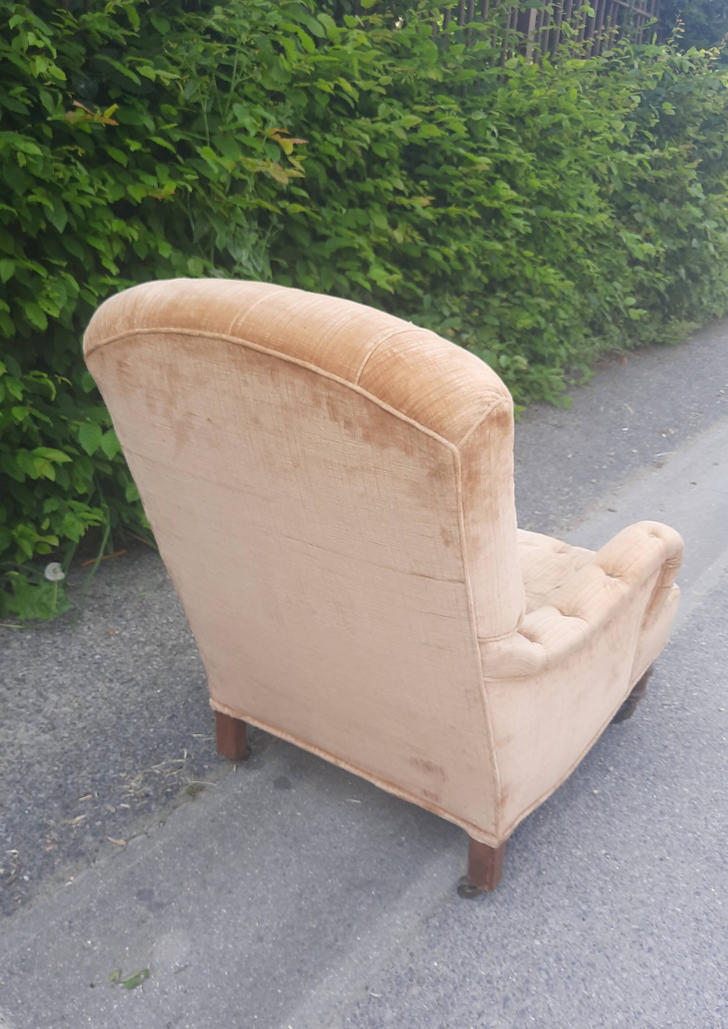 Large padded toad armchair