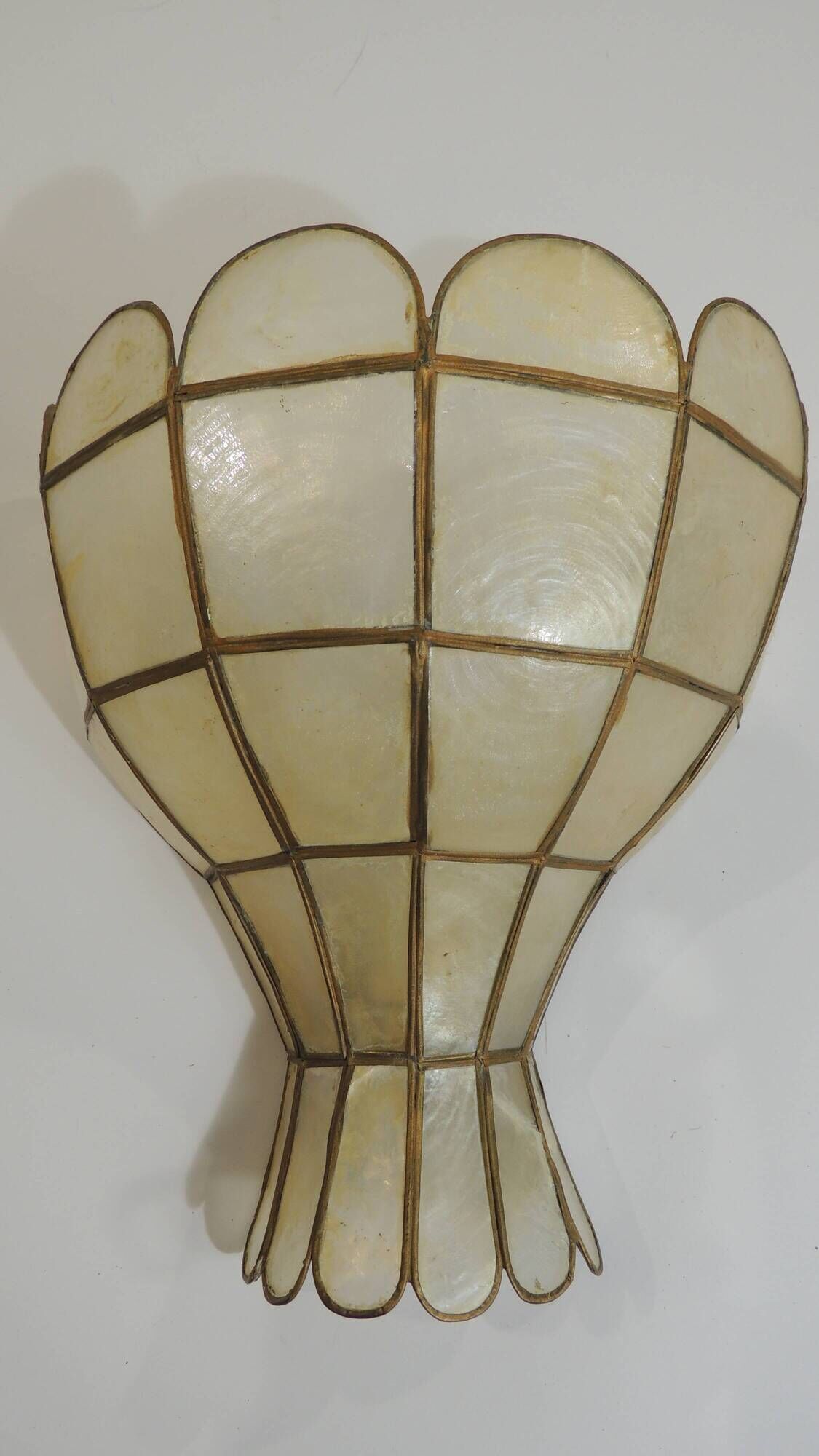 Pair of vintage mother-of-pearl and brass wall sconces – Floral shape