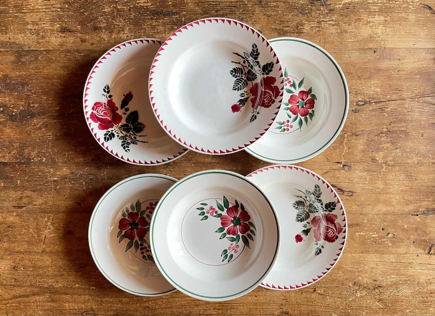 Mismatched plates l'Amandinoise