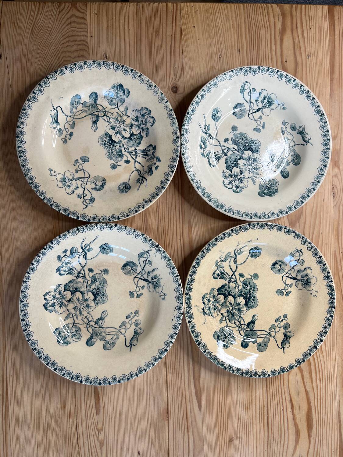 Set of 4 gien ironstone soup plates