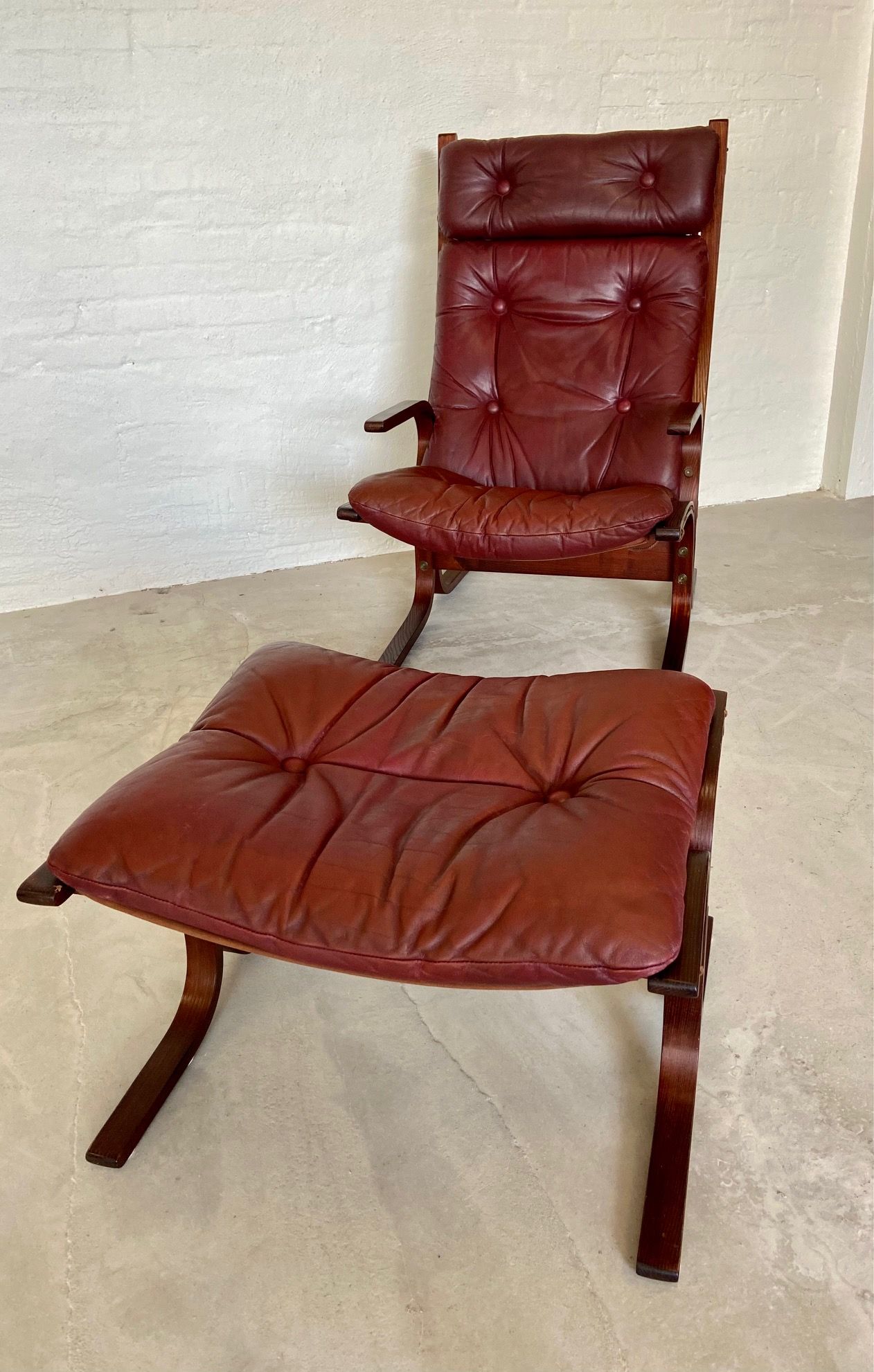 Vintage norwegian leather Siesta chair & ottoman by Ingmar Relling