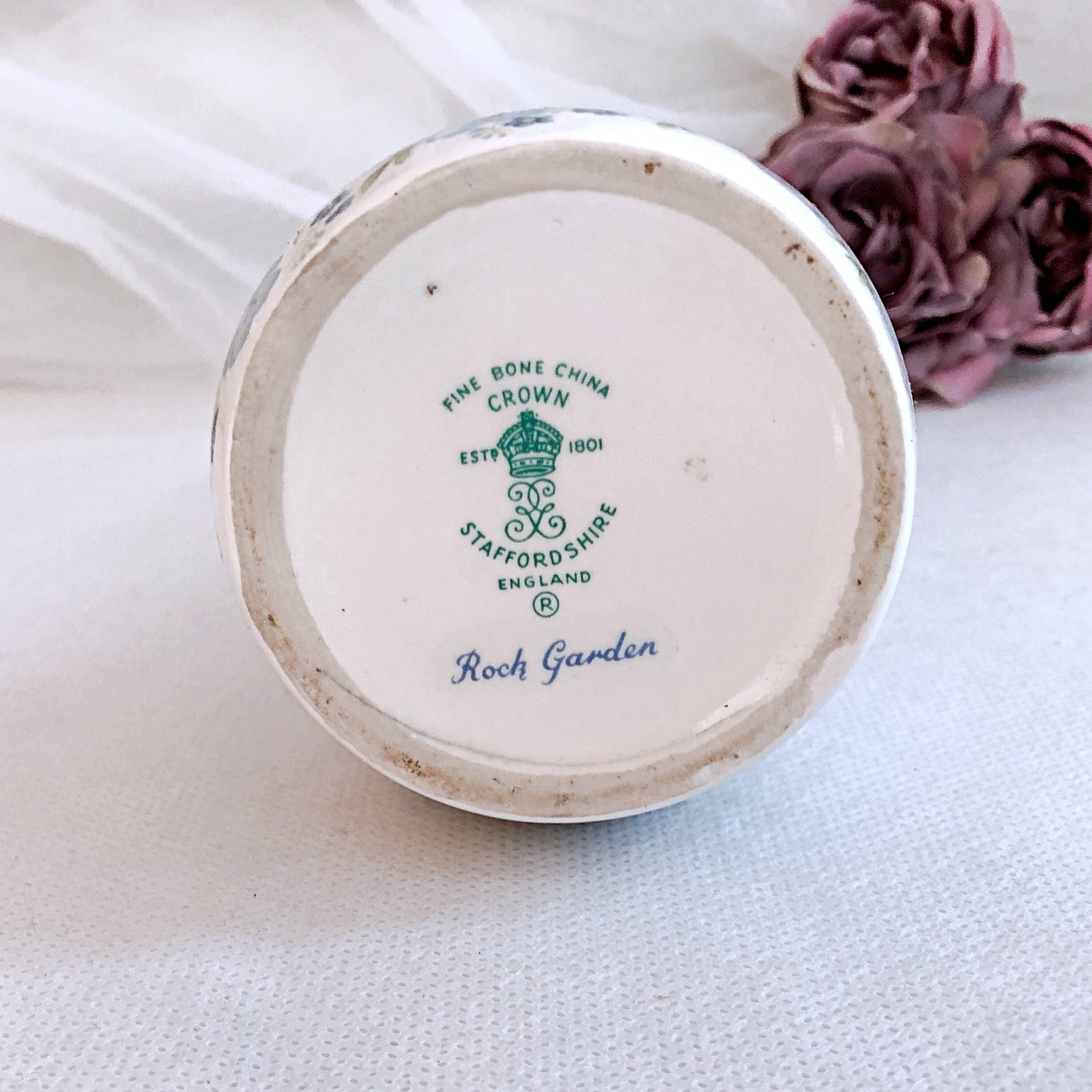 Fine porcelain soliflore vase with floral decoration England Staffordshire