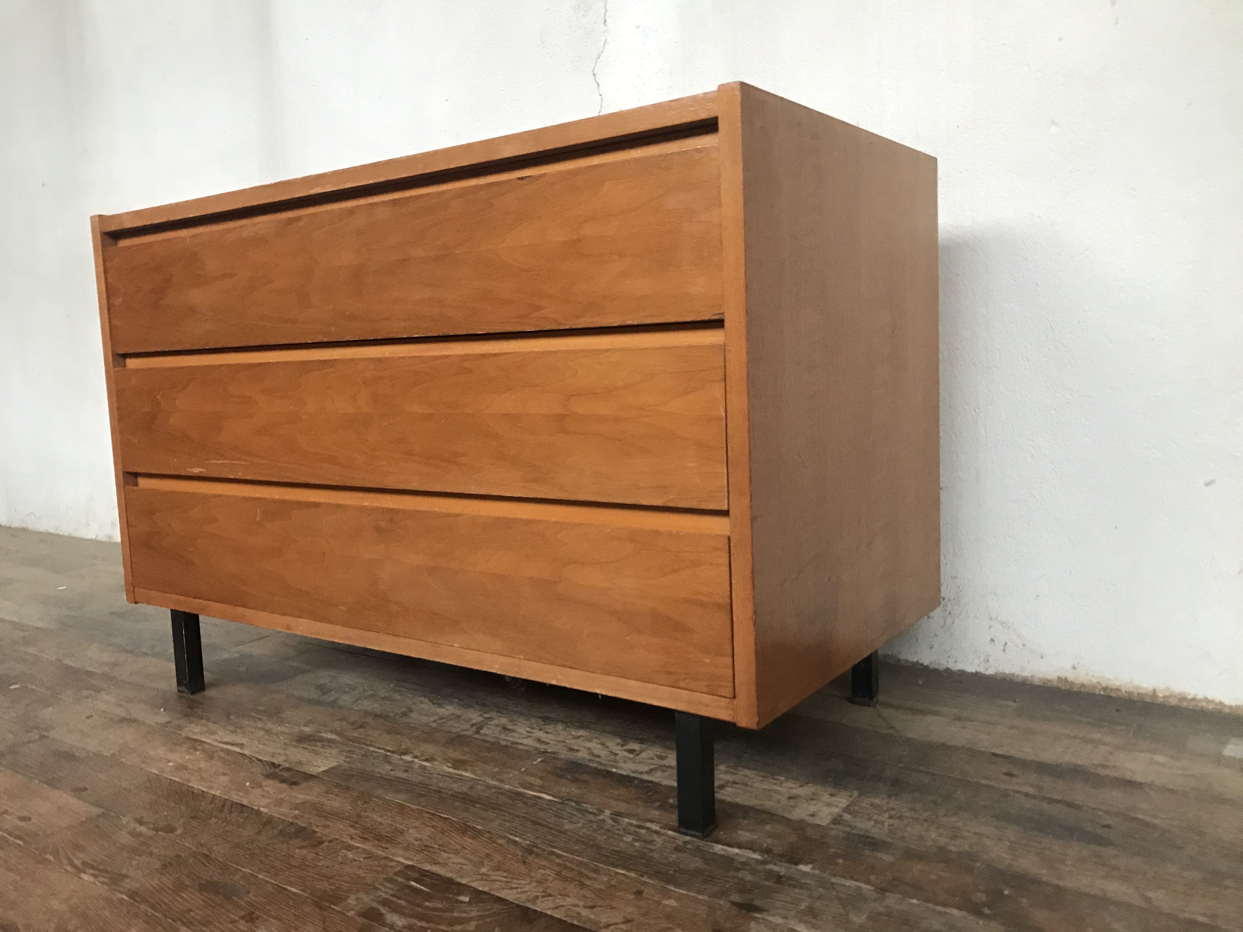 Vintage modernist dresser of the 1950 foot metal