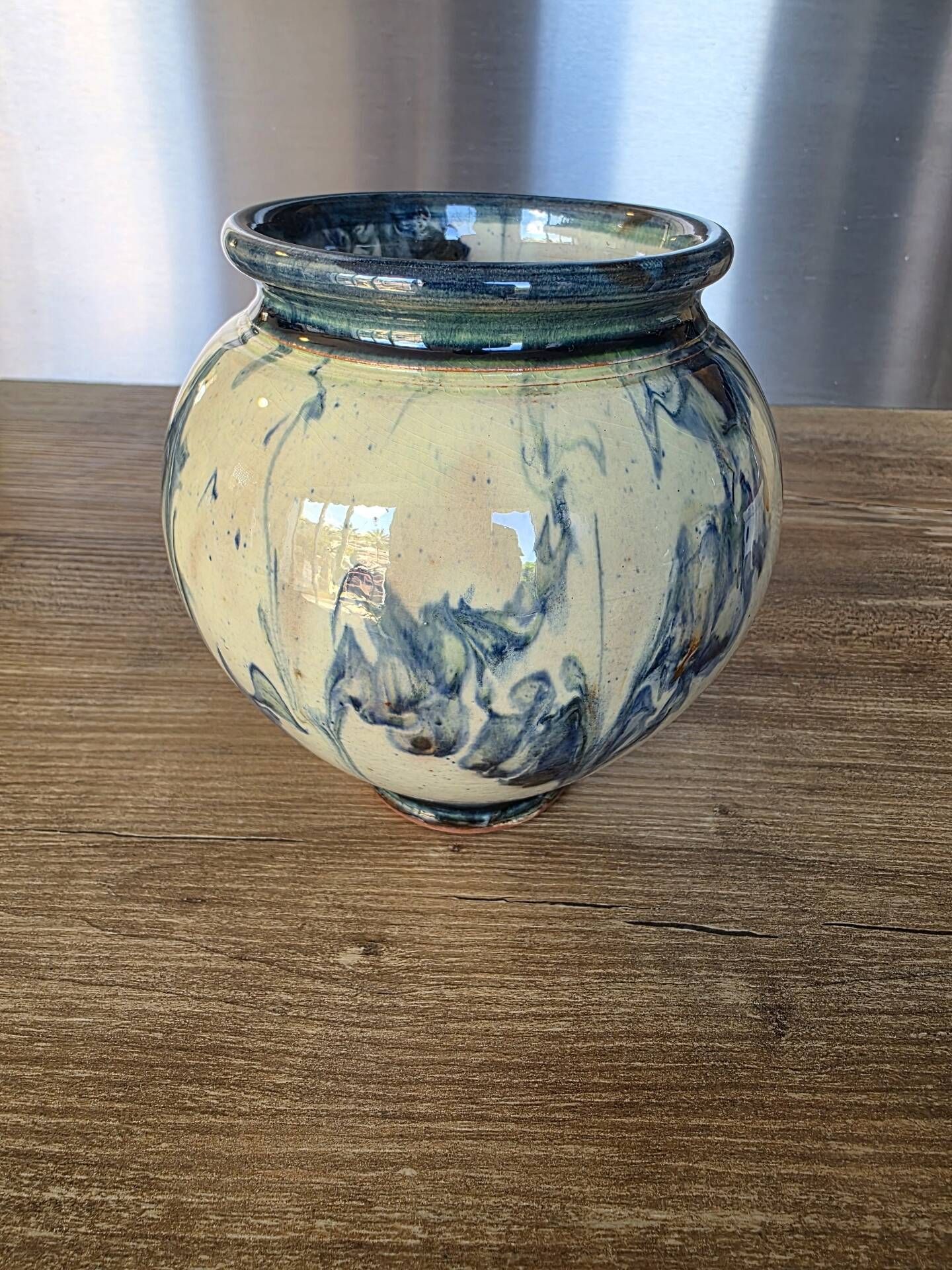 Round vase in chamotte clay / mixed with blue speckled glaze – Signed – H 13.5