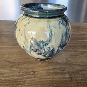 Round vase in chamotte clay / mixed with blue speckled glaze – Signed – H 13.5