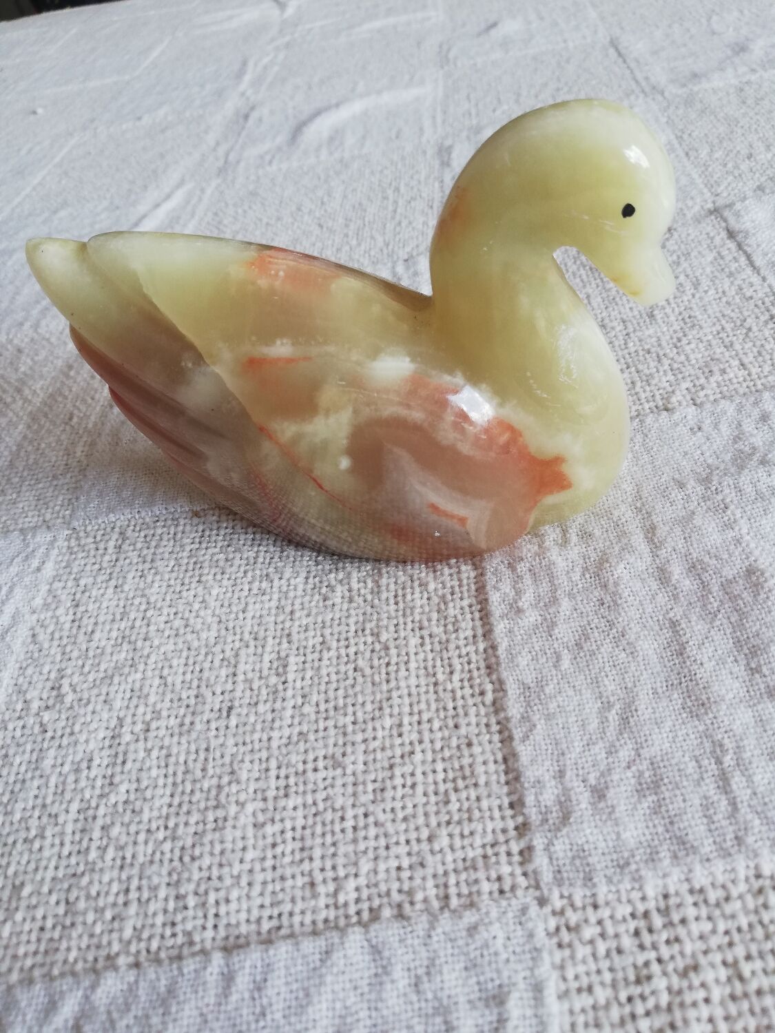 Statuette swan in onyx marble or aragonite