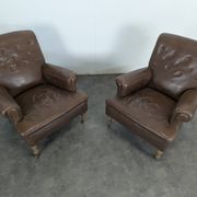Paire de club fauteuils en cuir