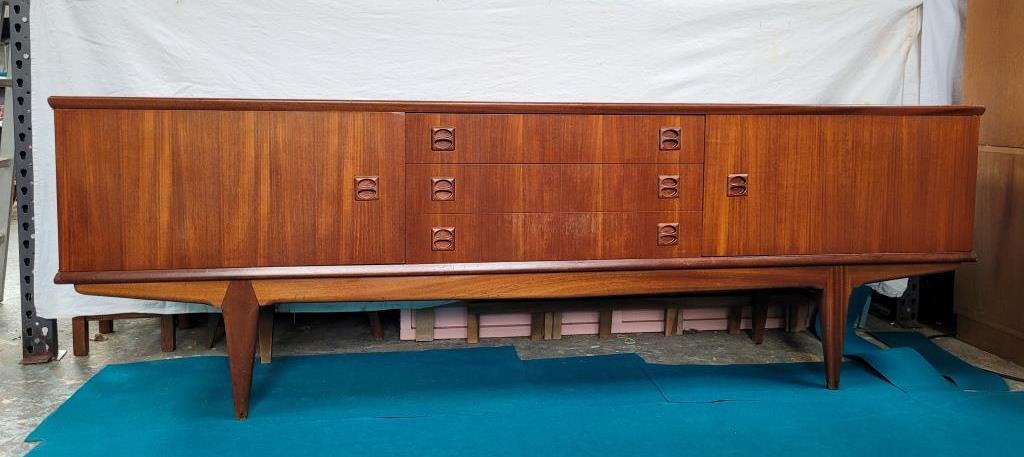 Scandinavian enfilade of the 70s, teak plated.