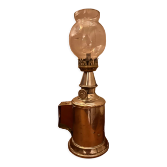 Pigeon kerosene lamp