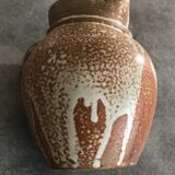 Pitcher in brown sandstone with effect of dripping and white speckling