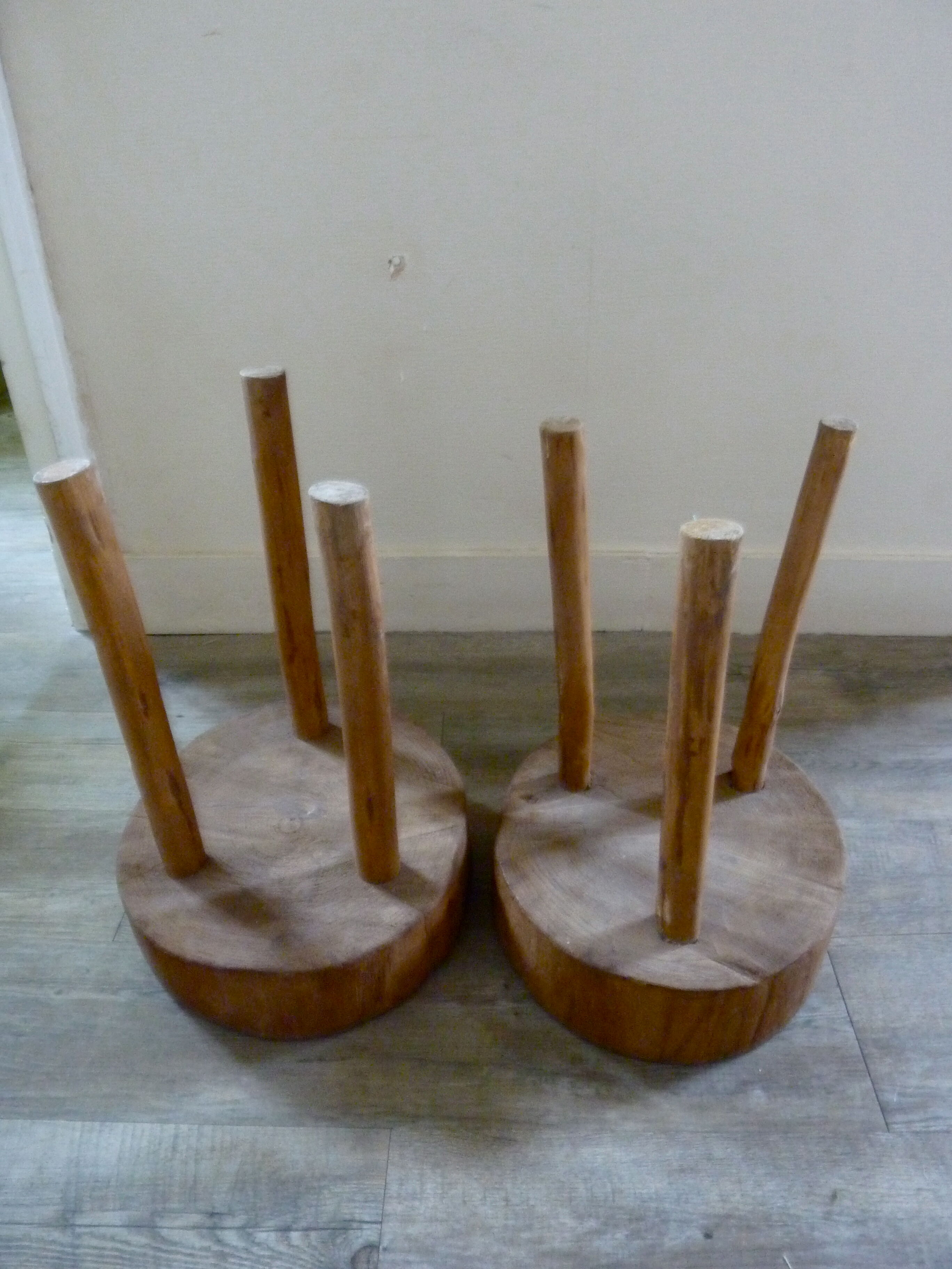 Pair of stools of tripod v with raw wood seat