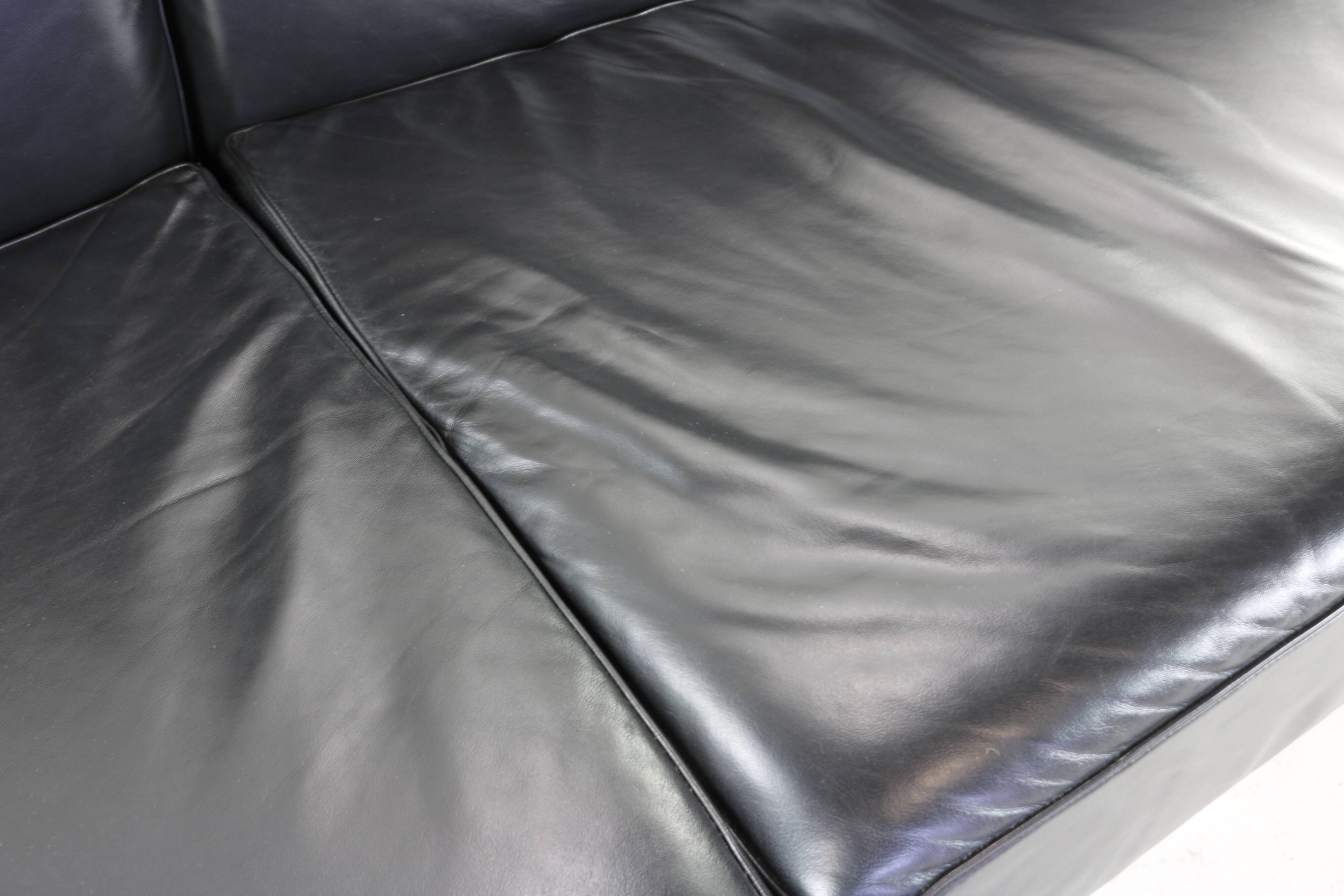 Beautiful designed black leather LC5 three seater sofa by Cassina