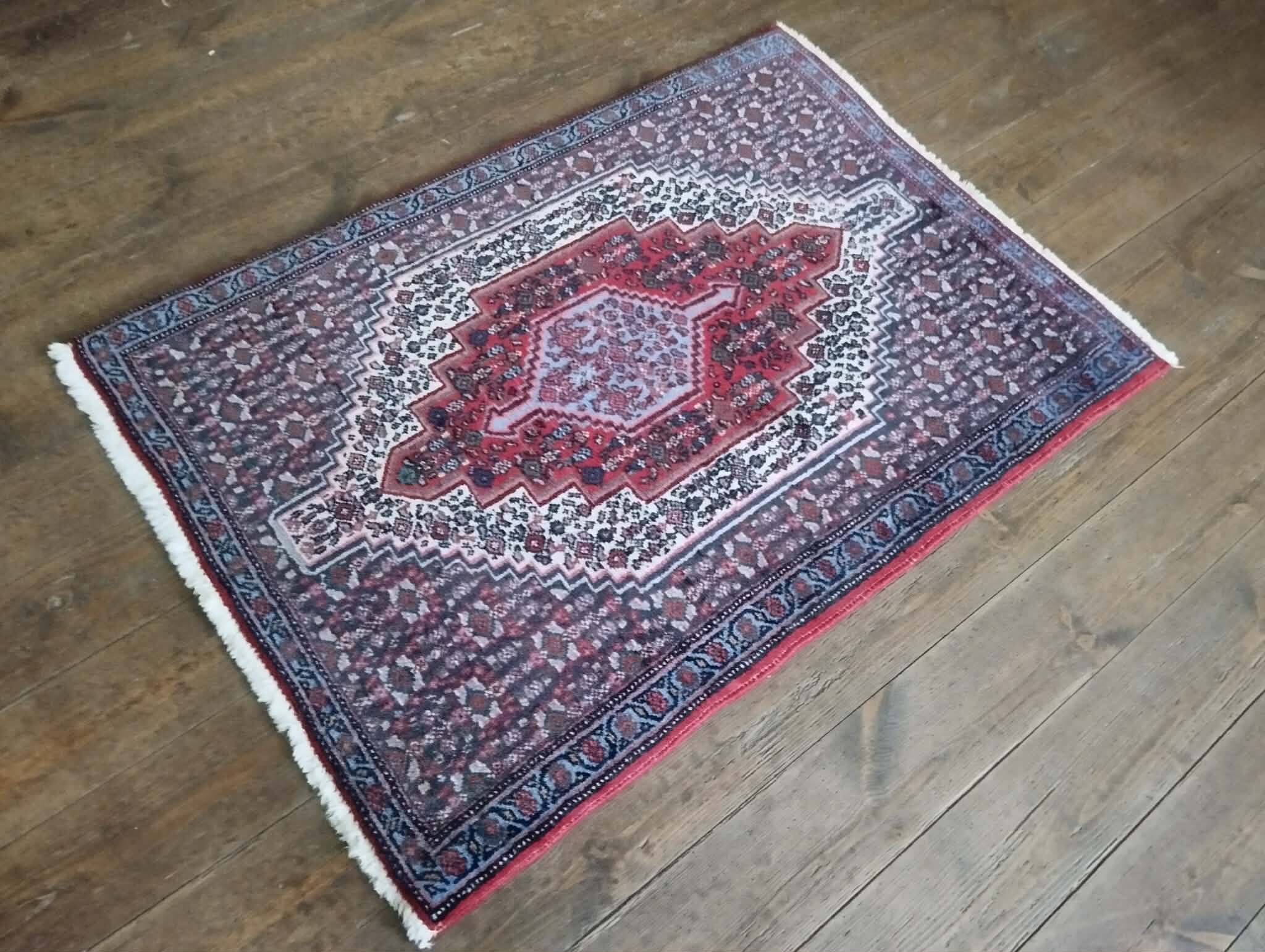 Handmade Persian Senneh rug 101x73cm