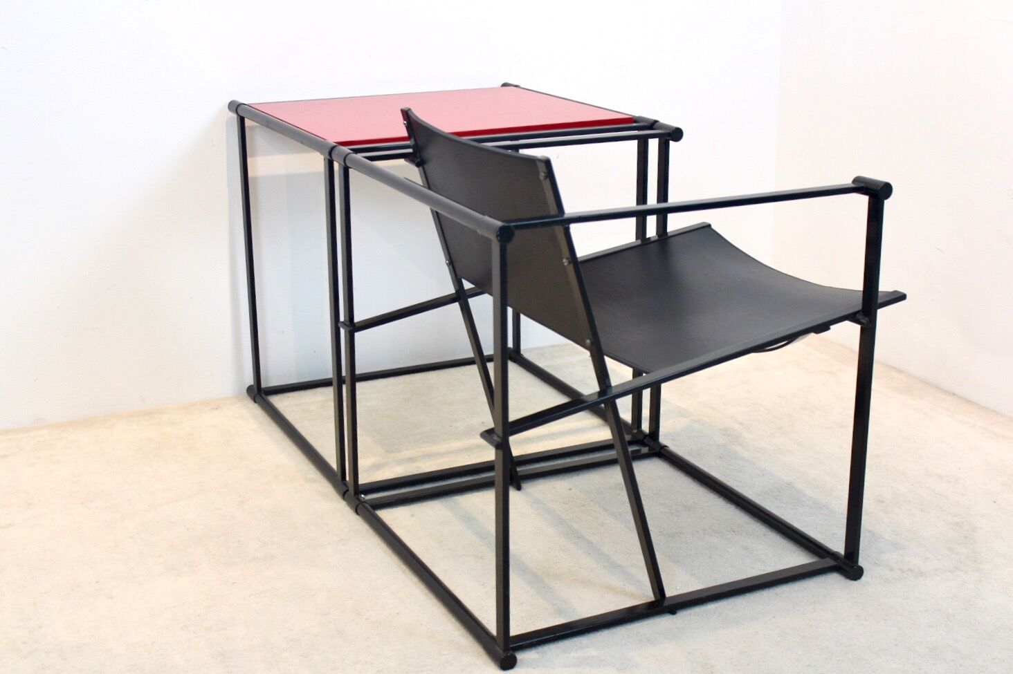 Fm62 chaise longue cubique en cuir et table assortie par radboud van