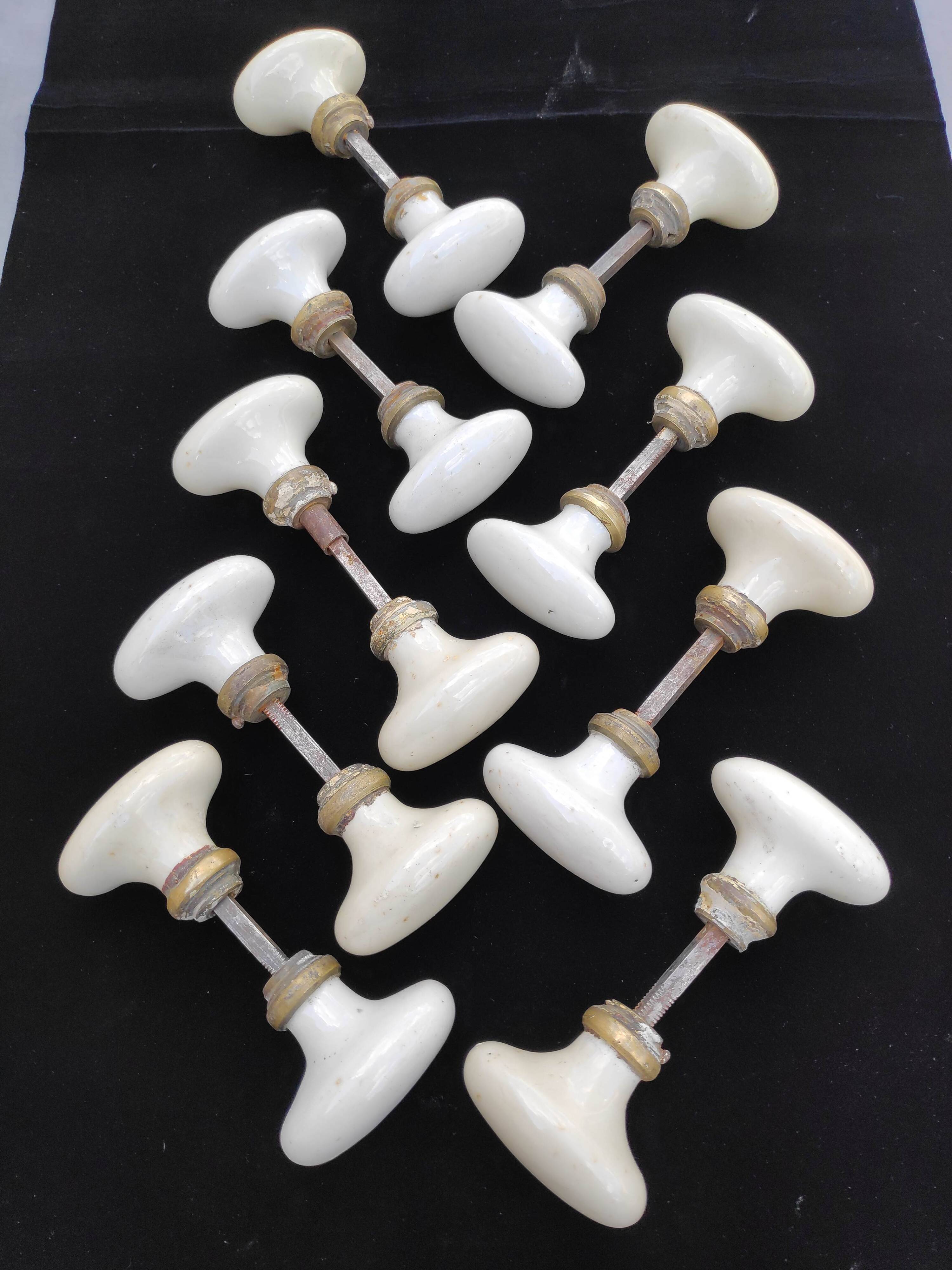 Set of 18 porcelain handles (B-0049-1)
