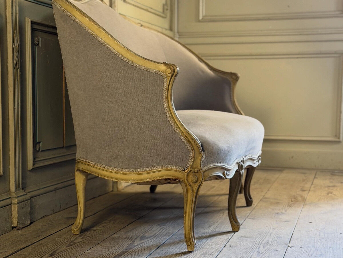 Louis XV style carved and painted wooden basket seat, 19th century.