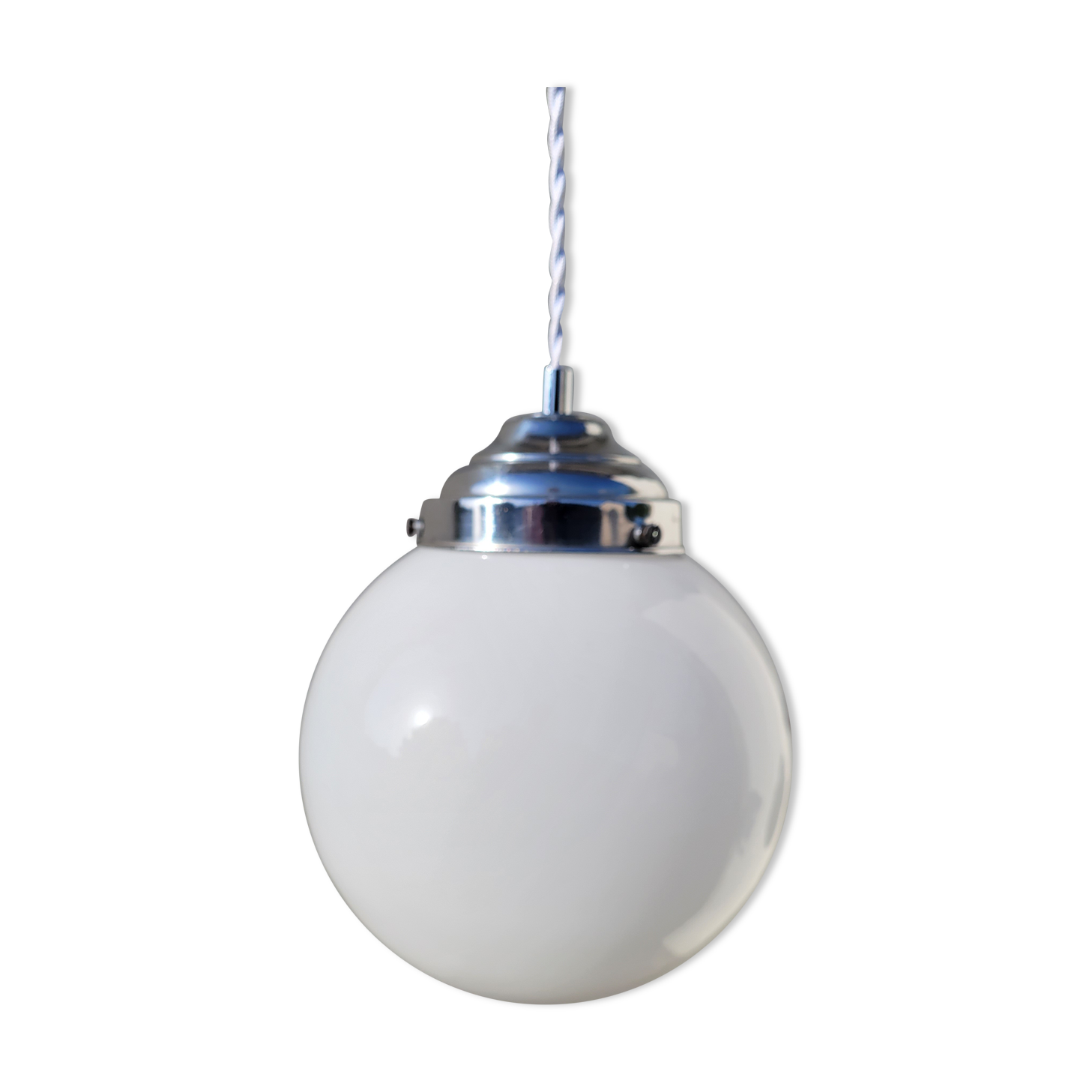 Opaline globe suspension