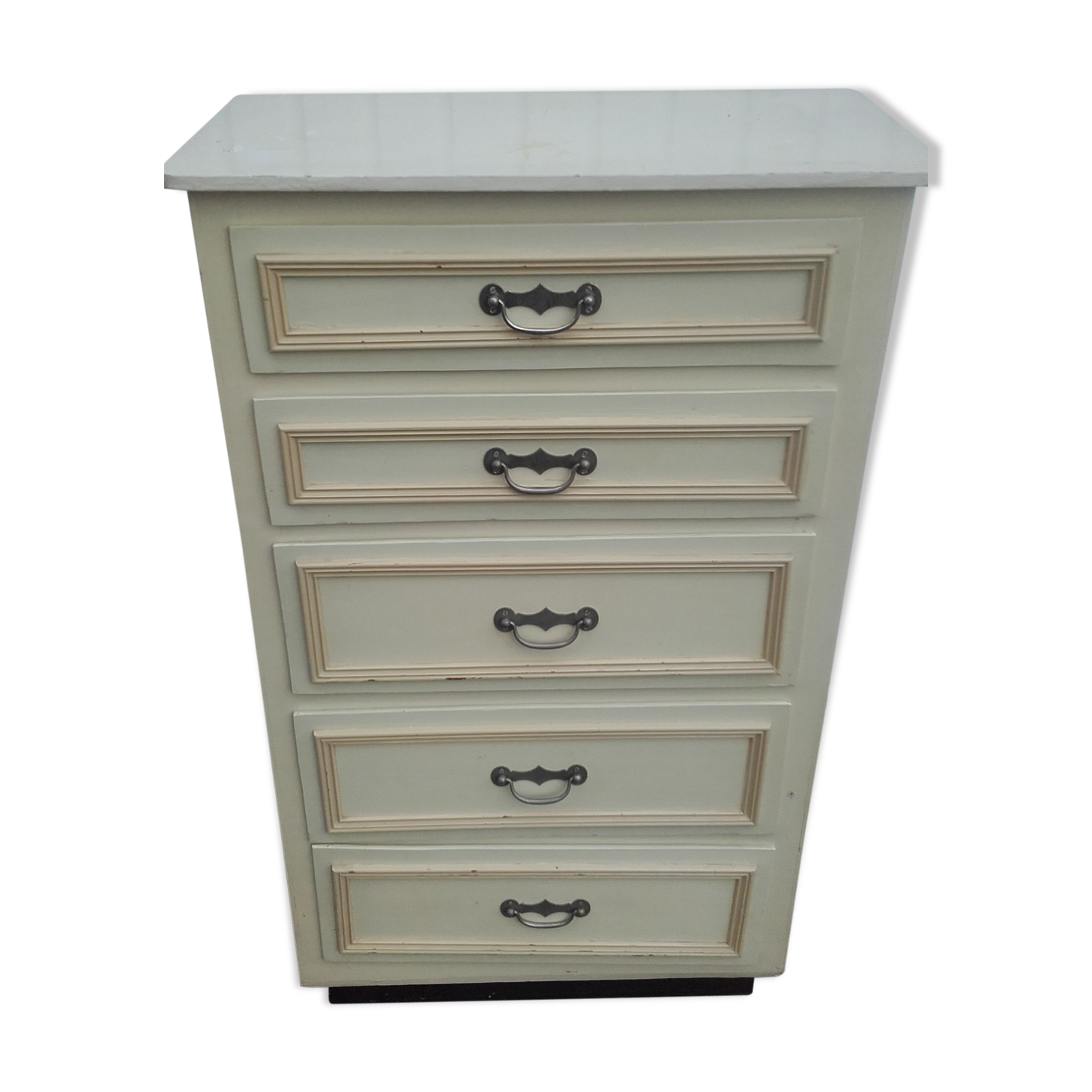 Wooden chest of drawers
