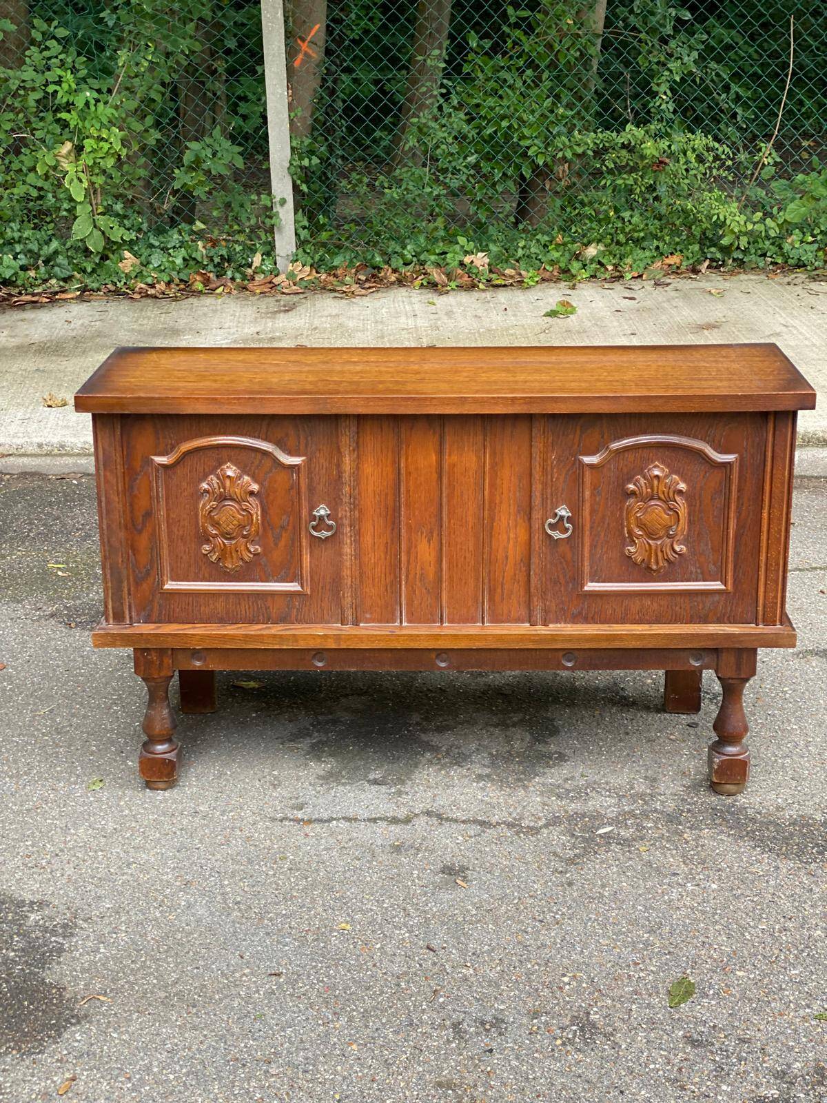 Basque Spanish wooden display cabinet buffet with 2 glass panels