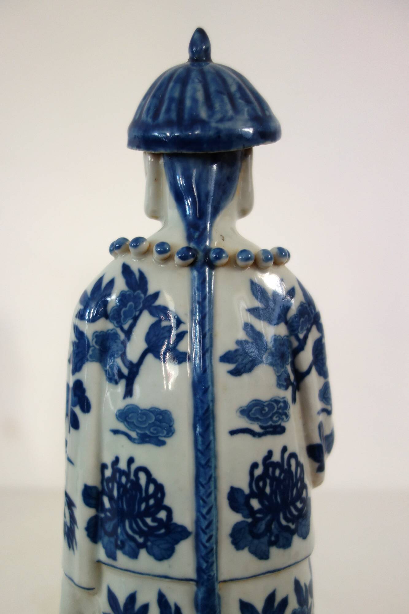 3 figurines of emperors from the Qing dynasty, China, early 20th century.