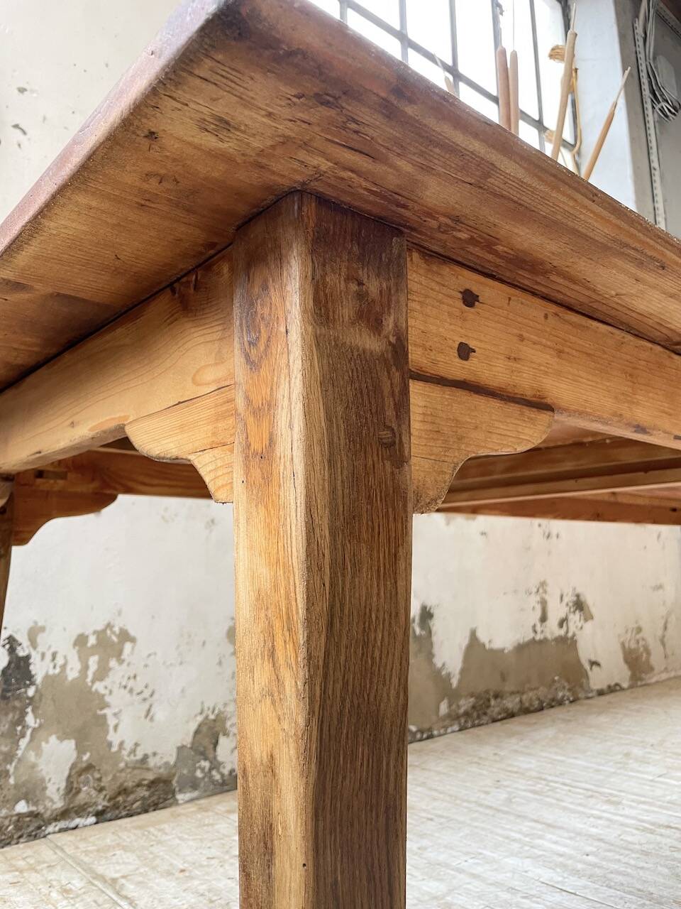 Farmhouse table with spindle legs 2.50m