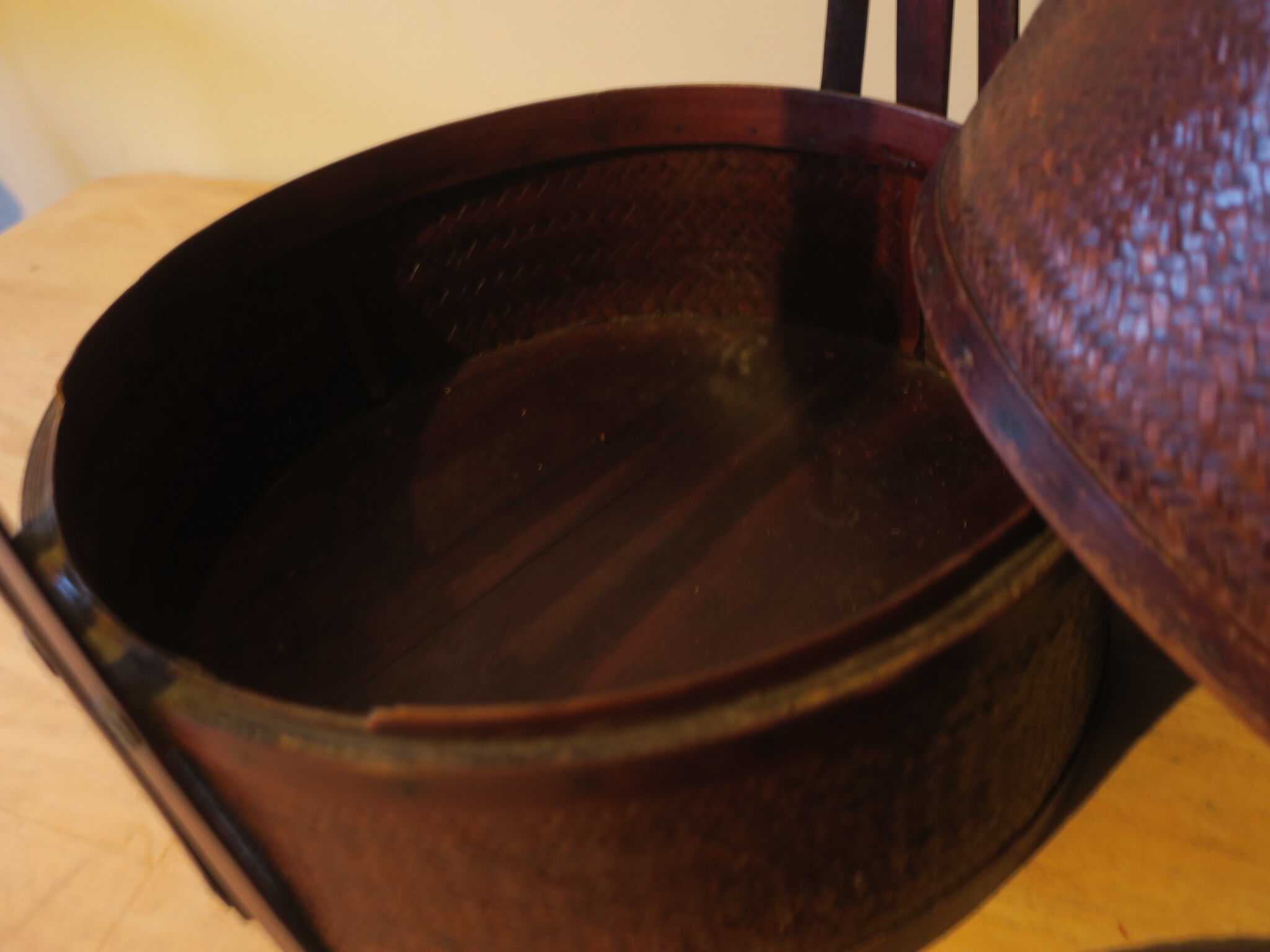 Panier chinois antique en bois et rotin à 3 sections