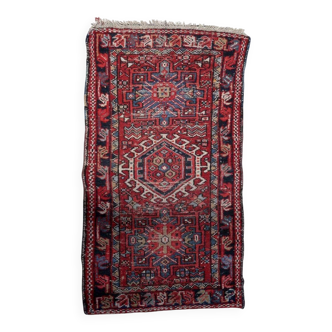 Tapis persan Karajeh ancien fait main, 65 cm x 113 cm (2,1 pi x 3,7 pi), années 1910 - 1C1156