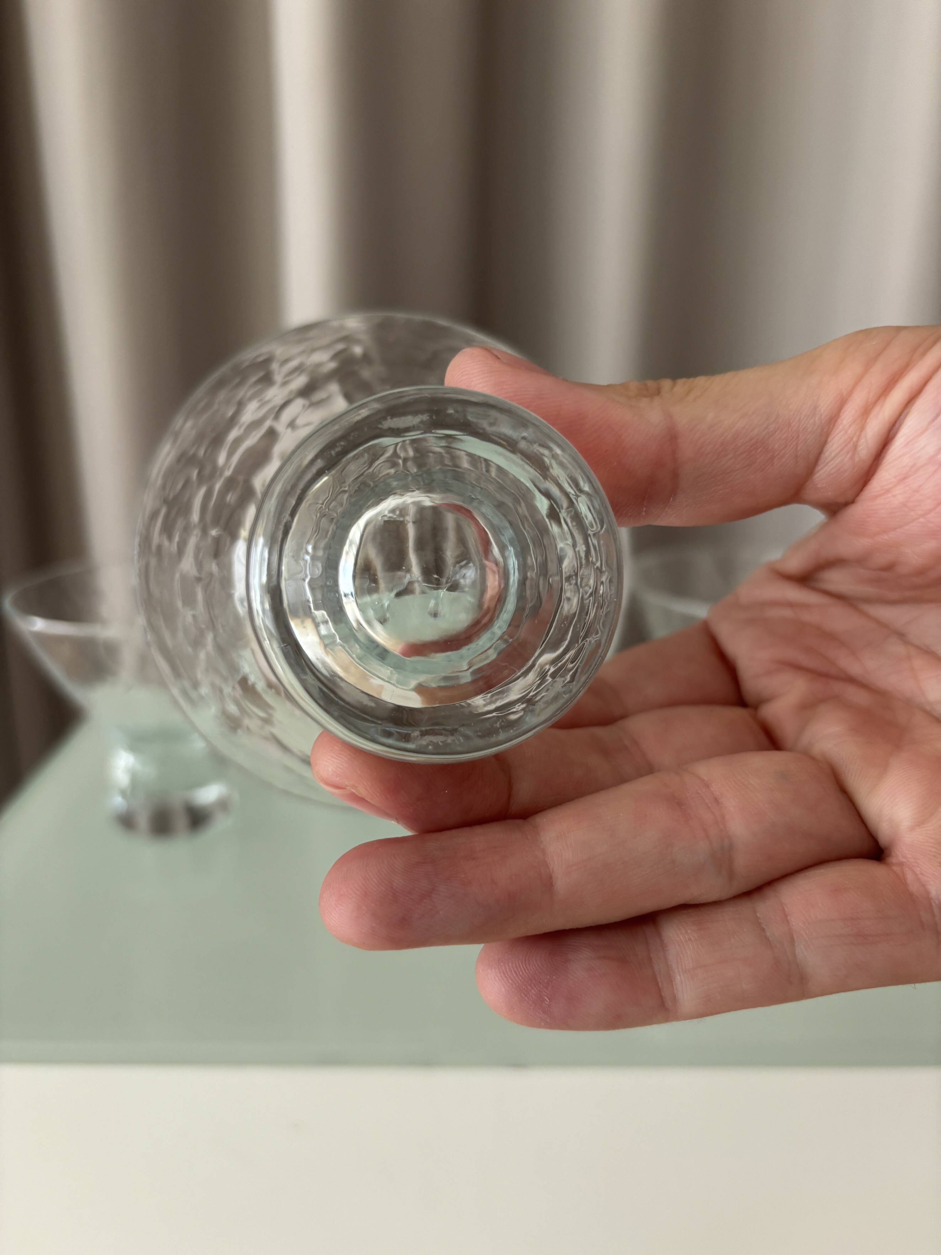 Ensemble de 4 verres à cocktail en verre martelé vintage