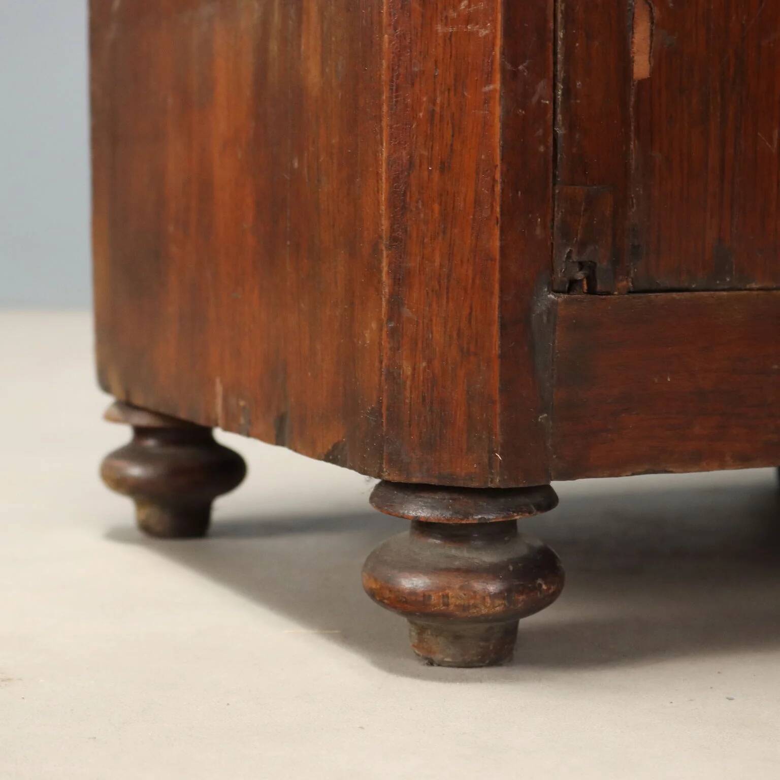 Antique Louis-Philippe bedside table in walnut, Italy, 19th century.