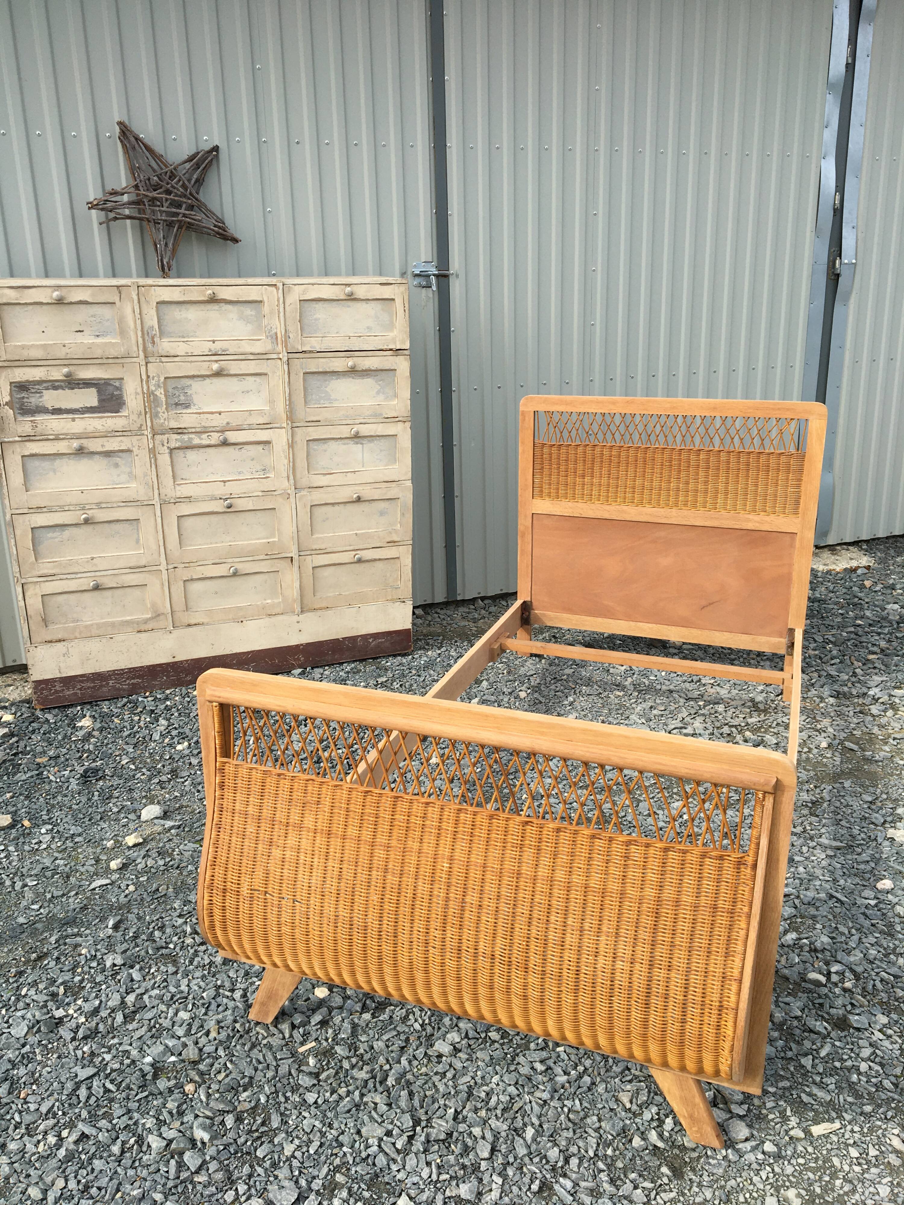 Rattan bed