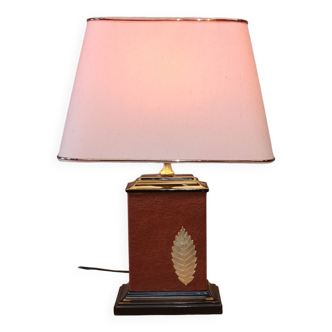 Lampe de salon céramique habillé de cuir ornée d'une feuille en laiton vintage 1970