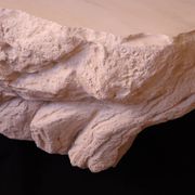 Table basse design effet roche travertin — pièce unique sculptée main