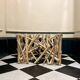 Table basse sculptural bois et verre