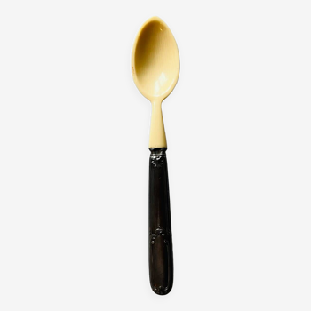 Porridge spoon in its case