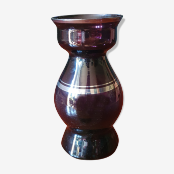 Vase en verre violet