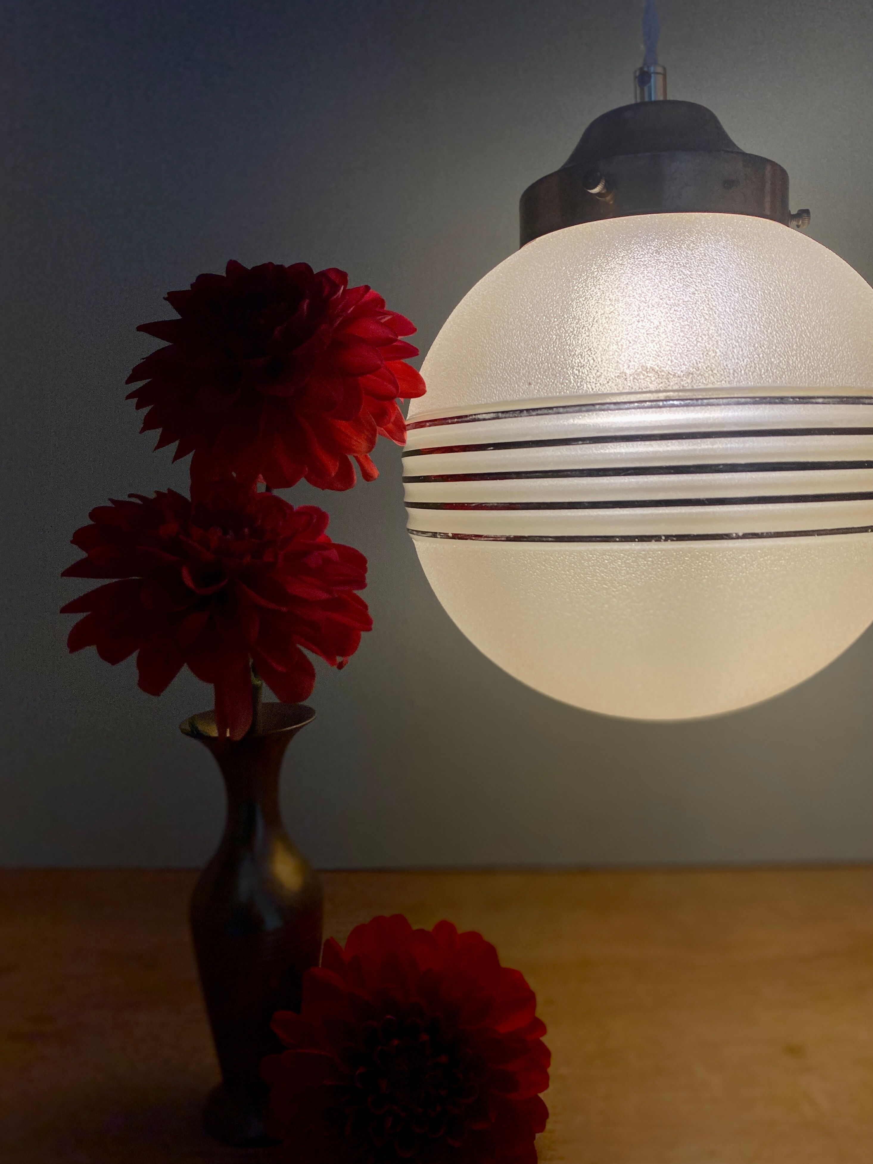 Vintage art deco globe pendant lamp in yellow and gold granite glass