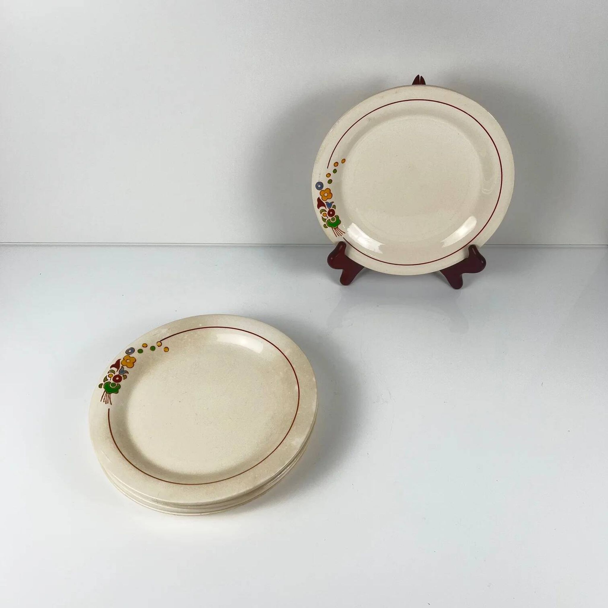 Set of 5 dessert plates Longwy, early 20th century, floral decoration.