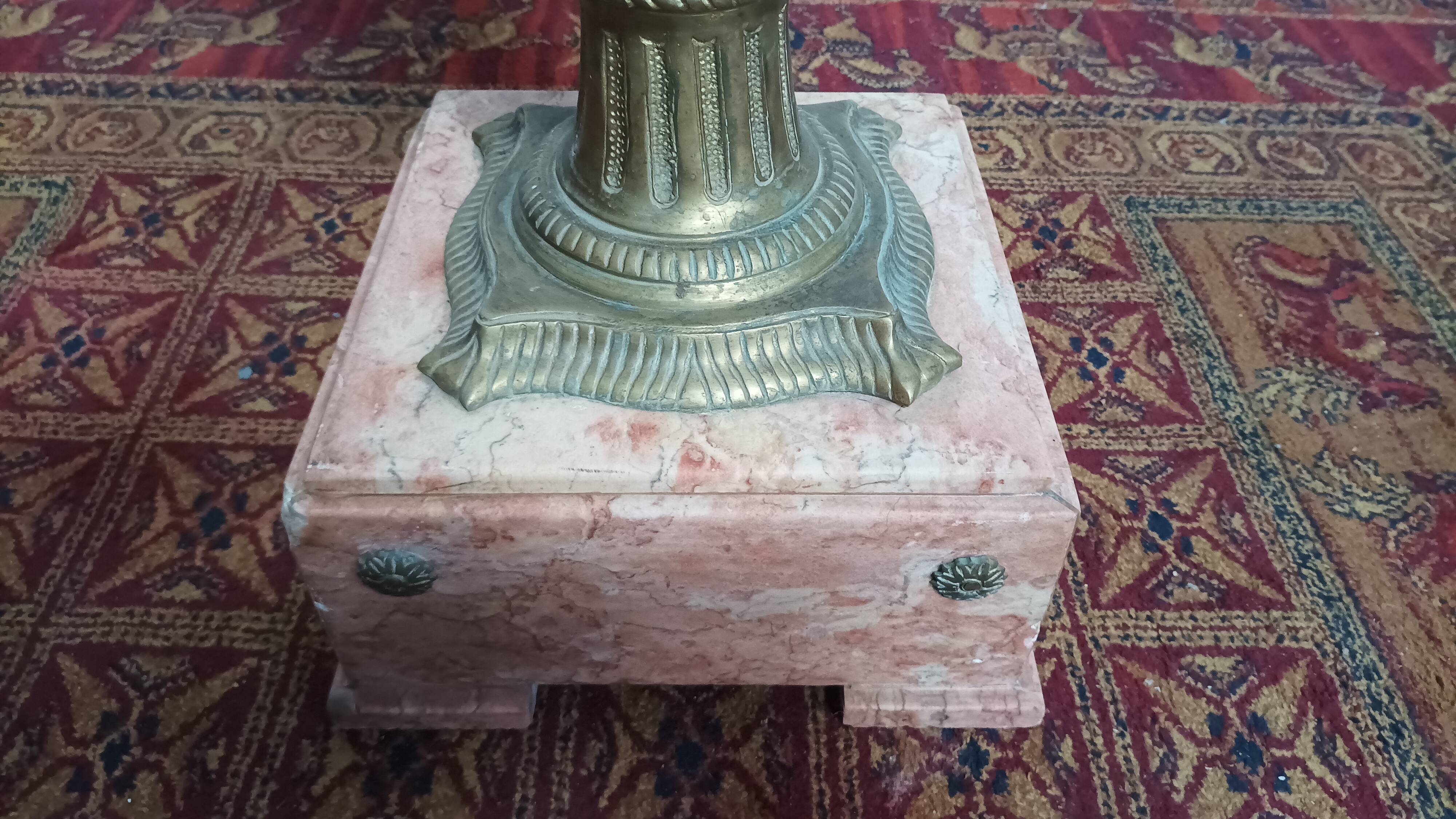 Tall column in pink marble and bronze, Louis XVI style