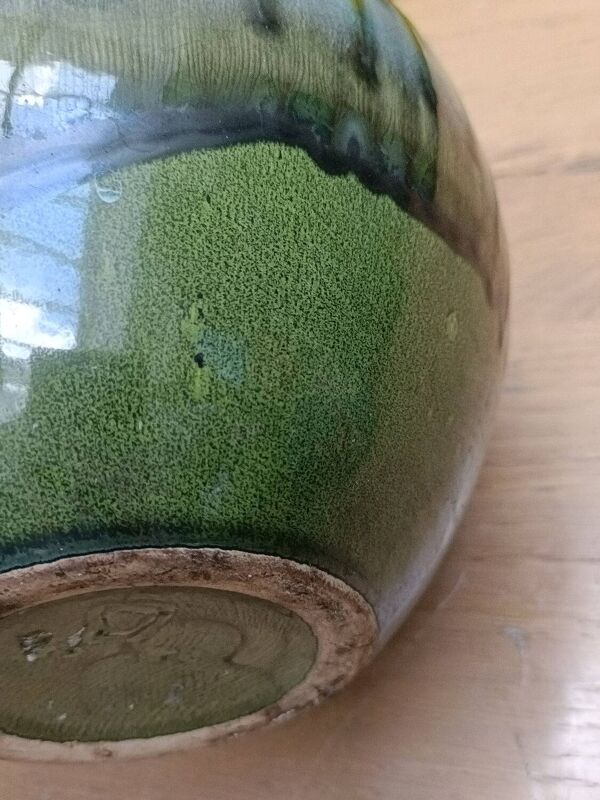 Vase en céramique verte estampillé
