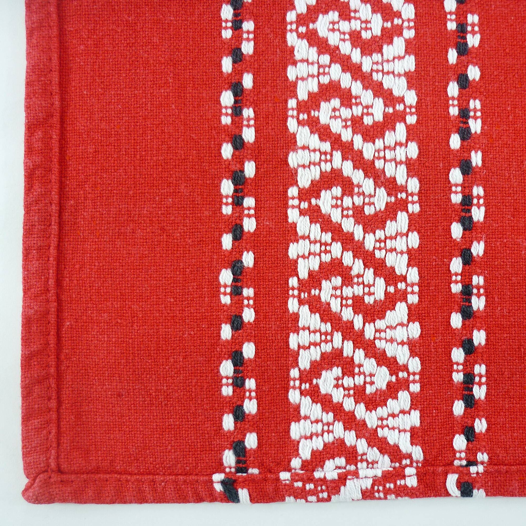 11 serviettes de table en  coton rouge - motifs brodés style basque