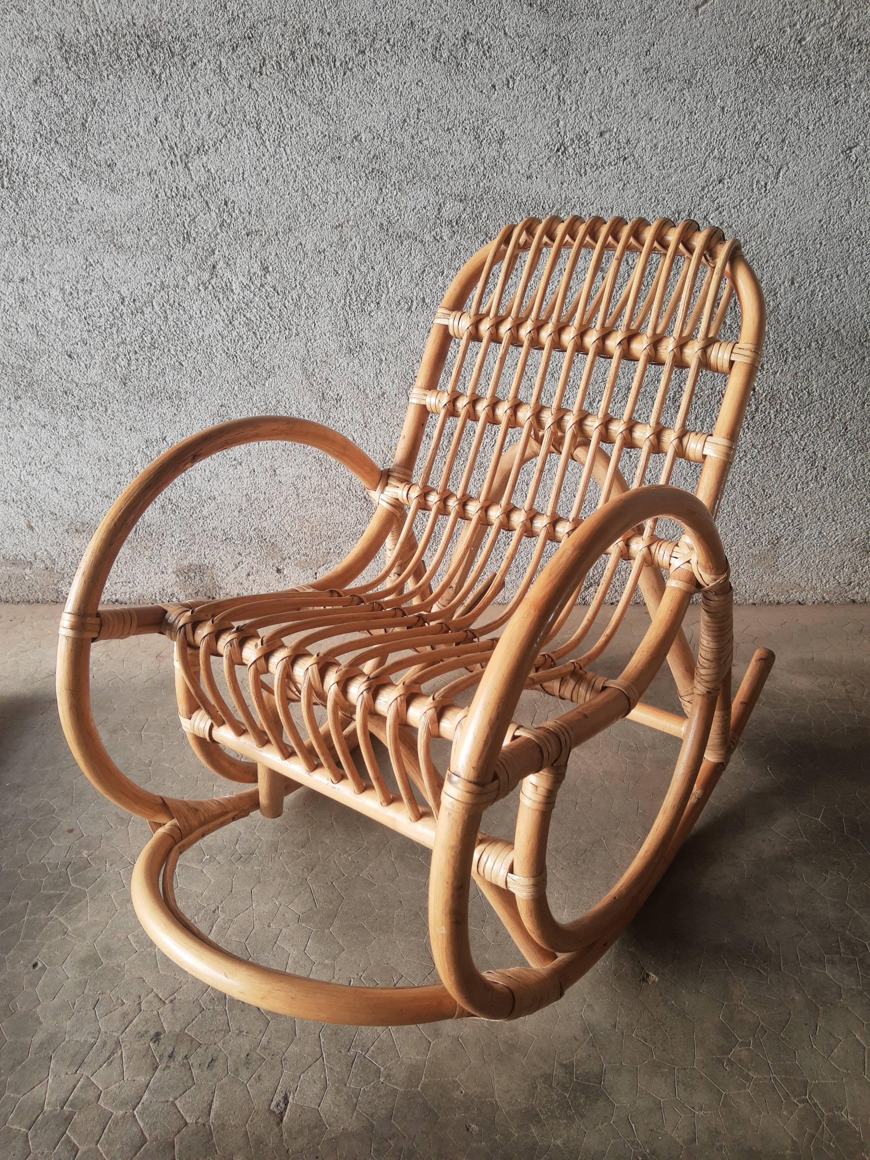 Rocking chair enfant en rotin vintage