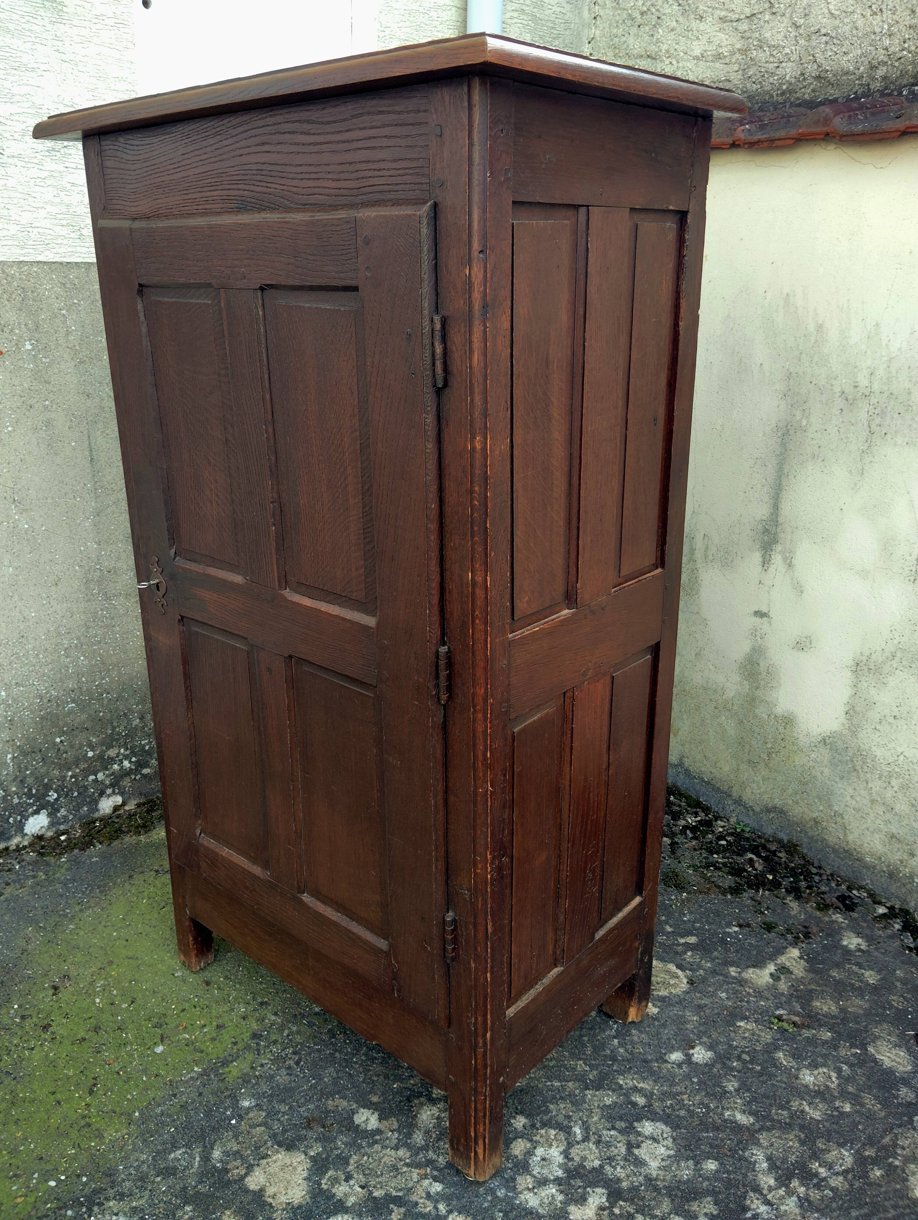 Hosiery cabinet