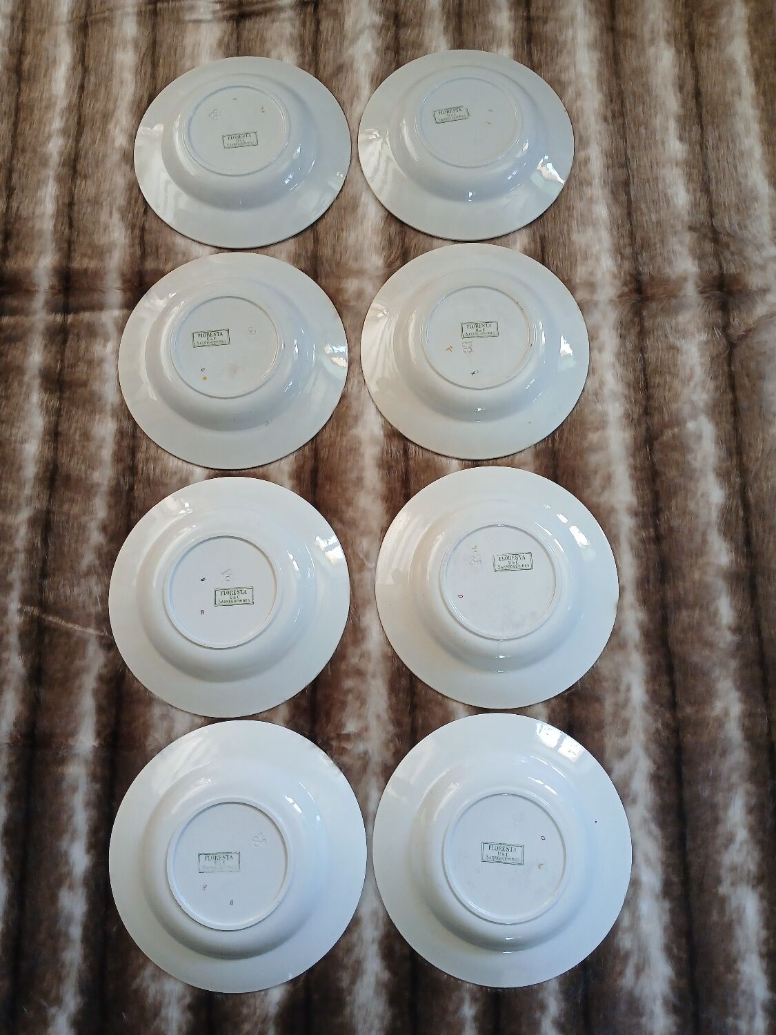 23 assiettes + plat anciens U&C Sarreguemines