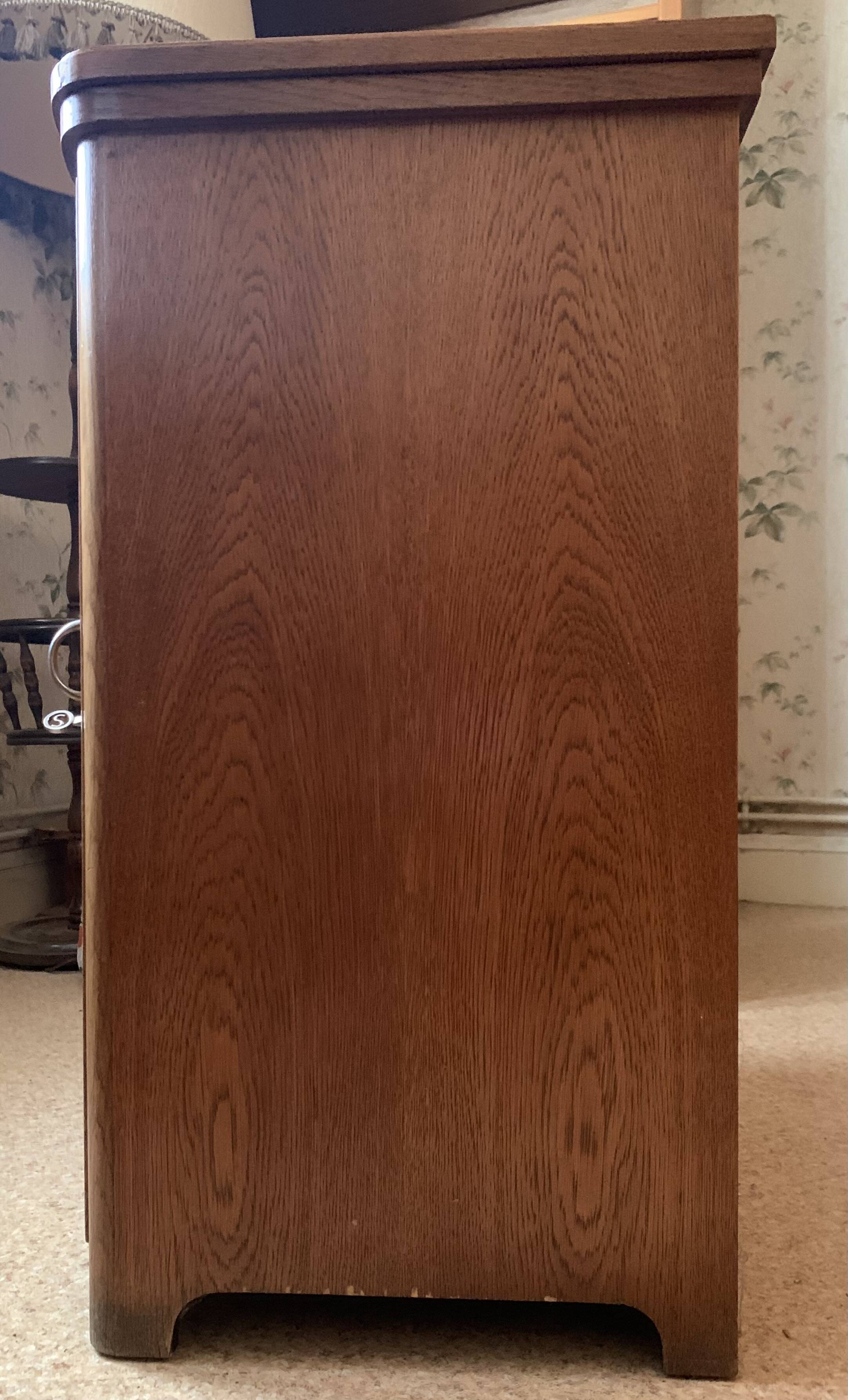 Singer sewing machine from the 1960s model 197 b with art deco furniture