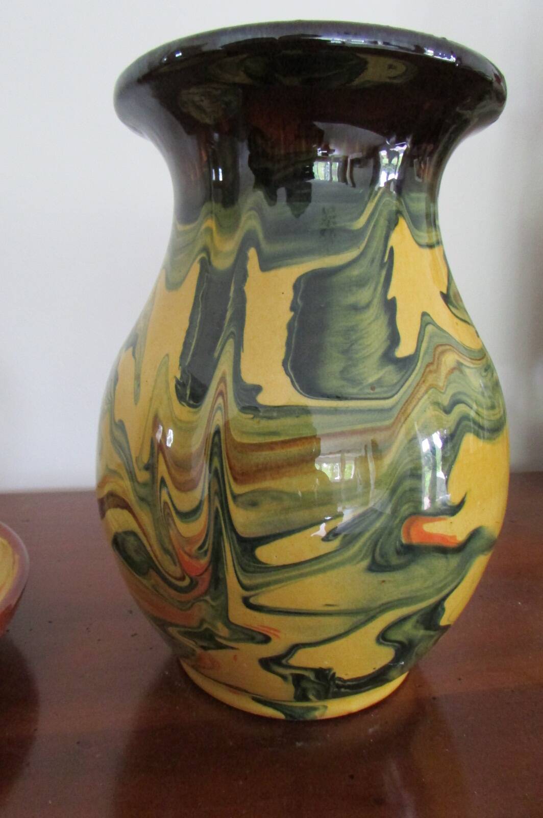Matching vase and bowl in marbled glazed terracotta