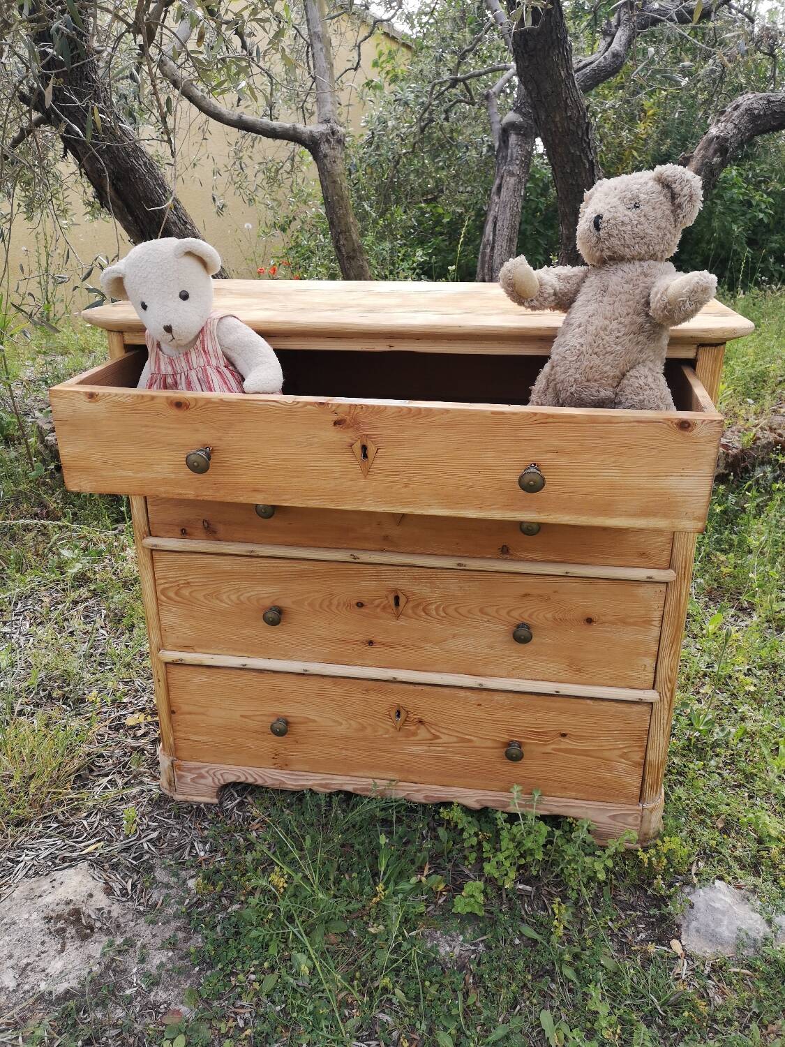 4-drawer pine chest of drawers