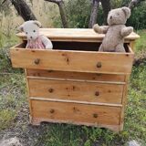 4-drawer pine chest of drawers