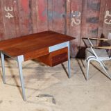 James Léonard's 6212 desk and chair for ESA Esavian